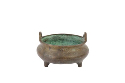 Lot 682 - A CHINESE BRONZE CENSER