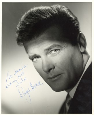Lot 923 - Moore (Roger)