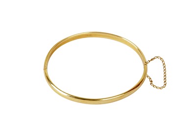 Lot 13 - A HINGED BANGLE