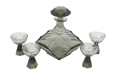 Lot 548 - A CONTINENTAL SMOKED GLASS DECANTER AND STOPPER, EARLY 20TH CENTURY