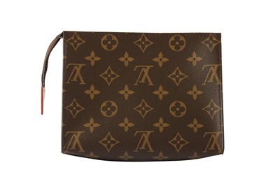 Lot 194 - Louis Vuitton Monogram Toiletry Pouch 19