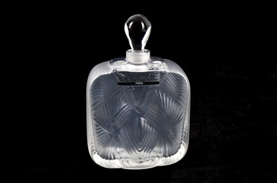 Lot 354 - A LALIQUE 'FLACON HITTITE' SCENT BOTTLE, 21ST CENTURY