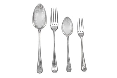 Lot 286 - An assembled George III sterling silver table service of flatware / canteen, London various date and makers
