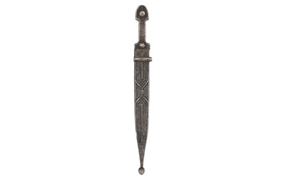 Lot 730 - A CAUCASIAN NIELLOED SILVER DAGGER (KINDJAL)