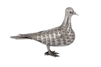 Lot 377 - A DECORATIVE SILVER DOVE