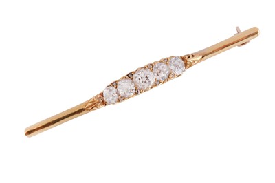 Lot 13 - A diamond bar brooch