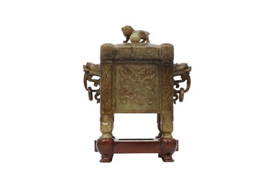 Lot 532 - A CHINESE JADE INCENSE BURNER AND COVER.