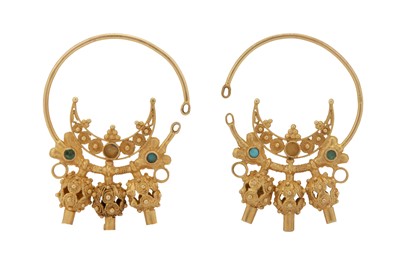 Lot 534 - A PAIR OF FATIMID-REVIVAL GOLDEN FILIGREE EARRINGS