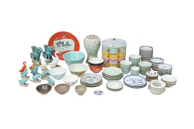 Lot 140 - A VERY LARGE COLLECTION OF CHINESE PORCELAIN.