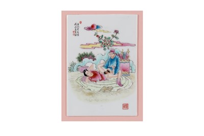 Lot 748 - A CHINESE EROTIC HANDSCROLL PAINTING.