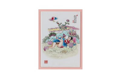 Lot 748 - A CHINESE EROTIC HANDSCROLL PAINTING.