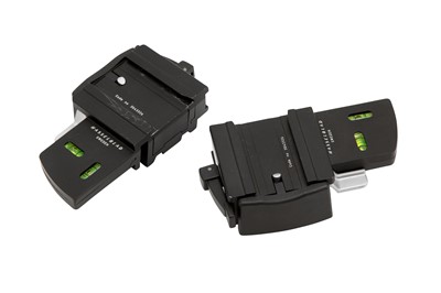 Lot 68 - Hasselblad quick coupling tripod mount w/ spirit levels