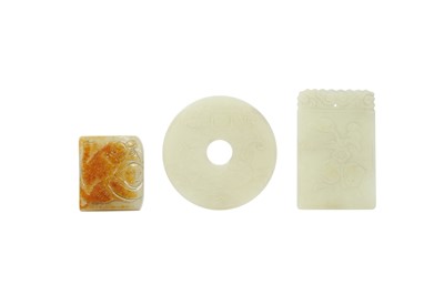 Lot 621 - THREE CHINESE PALE CELADON JADE CARVINGS.