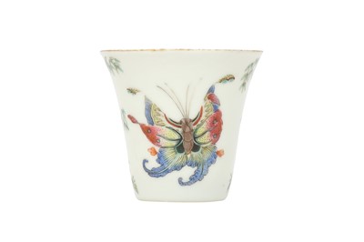 Lot 289 - A CHINESE FAMILLE ROSE 'BUTTERFLY' CUP.