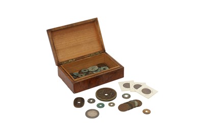 Lot 527 - A COLLECTION OF CHINESE COINS.