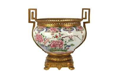 Lot 143 - A SAMSON FAMILLE ROSE STYLE PORCELAIN JARDINIERE, 19TH CENTURY
