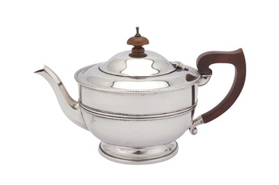 Lot 368 - A George V sterling silver teapot, Birmingham 1920 by Adie Brothers