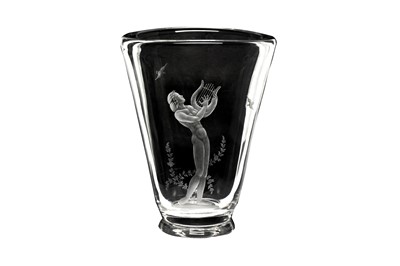 Lot 1115 - ENGRAVED CRYSTAL VASE