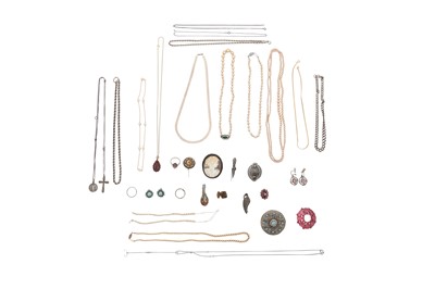 Lot 61 - A GROUP OF COSTUME JEWELLERY