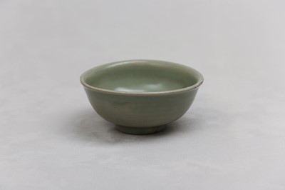 Lot 61 - A CHINESE LONGQUAN CELADON BOWL.