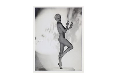 Lot 1096 - MADAME YEVONDE A.R.P.S (BRITISH, 1893 -1975)