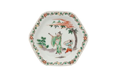 Lot 230 - A CHINESE CHINESE HEXAGONAL FAMILLE VERTE TRAY.