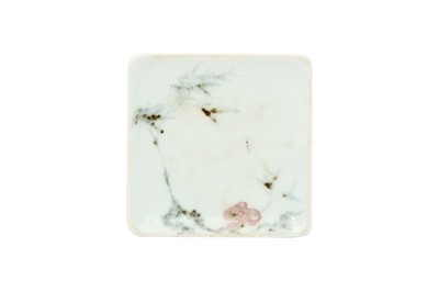 Lot 716 - A CHINESE BLUE AND WHITE AND COPPER-RED TRAY.