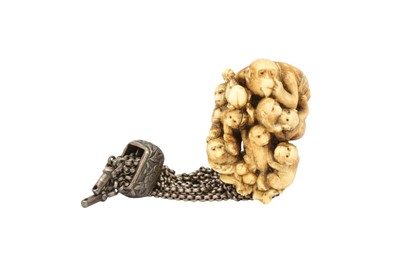 Lot 614 - λ A JAPANESE MARINE-IVORY 'MONKEY' TOGGLE