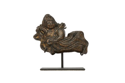 Lot 413 - A CHINESE GILT-BRONZE PLAQUE OF A CELESTIAL MUSICIAN.