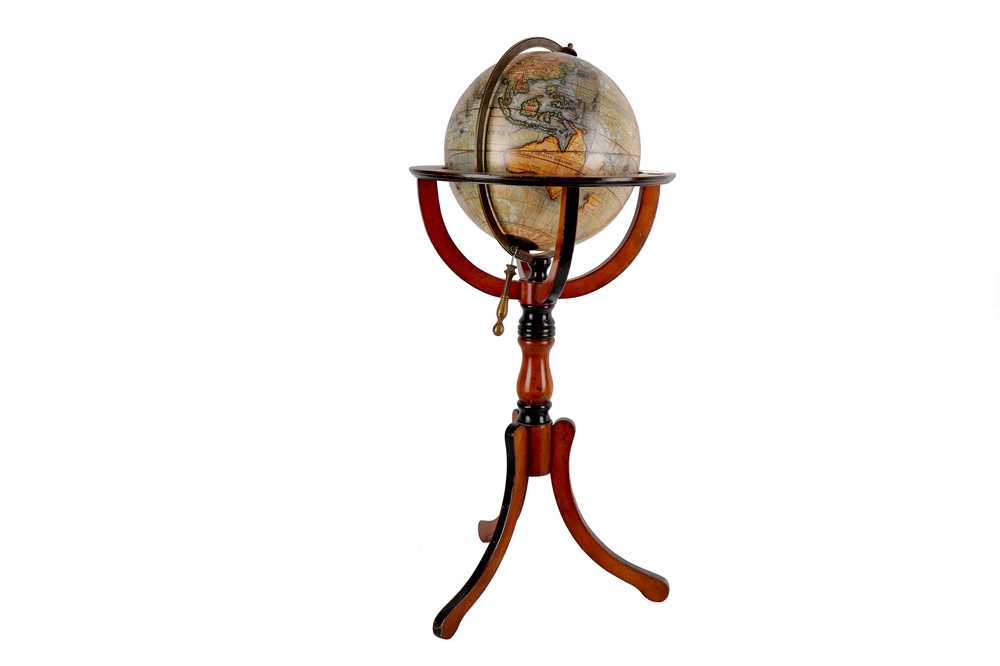 Lot 85 - AN 18TH CENTURY STYLE LIBARY GLOBE (LATE 20th/21st CENTURY)