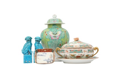 Lot 144 - A SMALL COLLECTION OF CHINESE AND JAPANESE PORCELAIN.