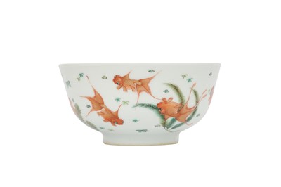Lot 340 - A CHINESE FAMILLE VERTE 'GOLDFISH' BOWL.