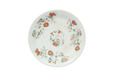 Lot 5 - A CHINESE FAMILLE VERTE 'BLOSSOMS' CHARGER.