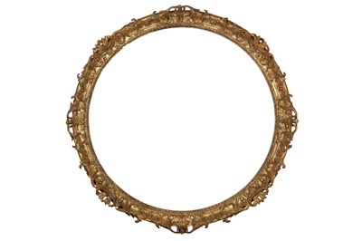 Lot 247 - A BRITISH HUGENOT LOUIS XIV STYLE TONDO CARVED AND GILDED WITH PIERCED SWAGS AT CARDINAL POINTS