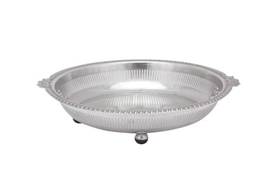 Lot 369 - A George V sterling silver fruit bowl, Birmingham 1932 by Kirwan & Co Ltd