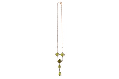 Lot 32 - A PERIDOT NECKLACE