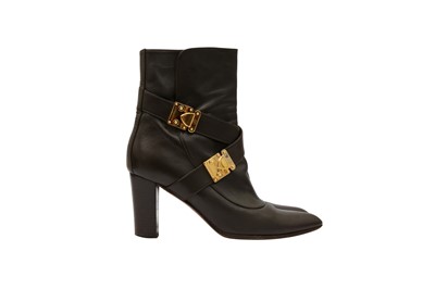 Lot 271 - Louis Vuitton Brown Suhali Buckle Vienna Ankle Boot - Size 37.5