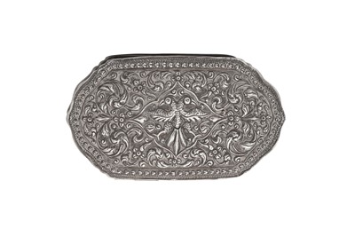 Lot 234 - A SMALL SILVER REPOUSSÉ LIDDED SNUFF BOX