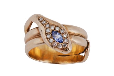 Lot 37 - A snake ring