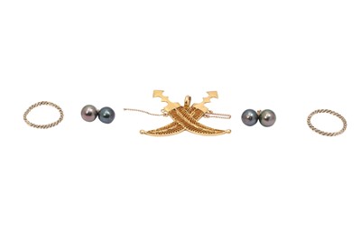 Lot 34 - A GROUP OF JEWELLERY