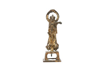 Lot 323 - A SMALL CHINESE GILT-BRONZE FIGURE OF A BODHISATTVA.