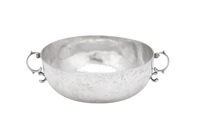 Lot 268 - A 19th / 20th century Spanish colonial unmarked silver twin handled bowl, possibly Guatemala