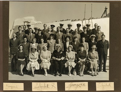 Lot 58 - LARGE PHOTOGRAPH OF KING GEORGE VI, QUEEN ELIZABETH, PRINCESS ELIZABETH AND PRINCESS MARGARET