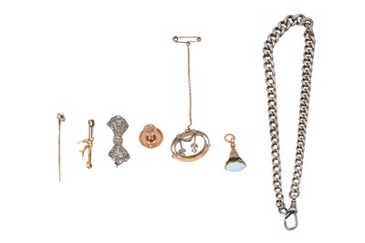 Lot 37 - A SMALL GROUP OF JEWELLERY