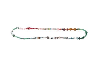 Lot 59 - A HARDSTONE NECKLACE