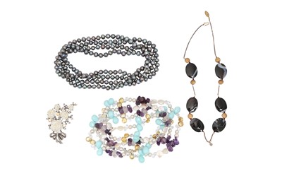 Lot 56 - A GROUP OF COSTUME JEWELLERY