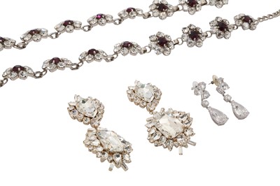 Lot 39 - TWO PAIRS OF PASTE EARRINGS TOGETHER WITH A BELT