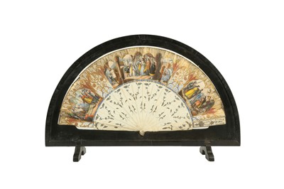 Lot 315 - A CONTINENTAL IVORY AND PRNTED PAPER FAN, LATE 19TH/EARLY 20TH CENTURY