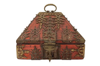 Lot 242 - A PAINTED AND LACQUERED 'MALABAR' JEWELLERY BOX (NETTOOR PETTI)