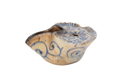 Lot 388 - A SAFAVID BLUE AND WHITE POTTERY OIL LAMP